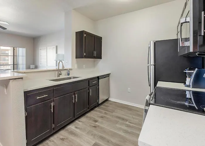 Landing Incredible 1Bd Pool Gym Phoenix