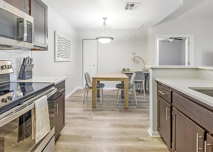 Landing Incredible 1Bd Pool Gym Phoenix