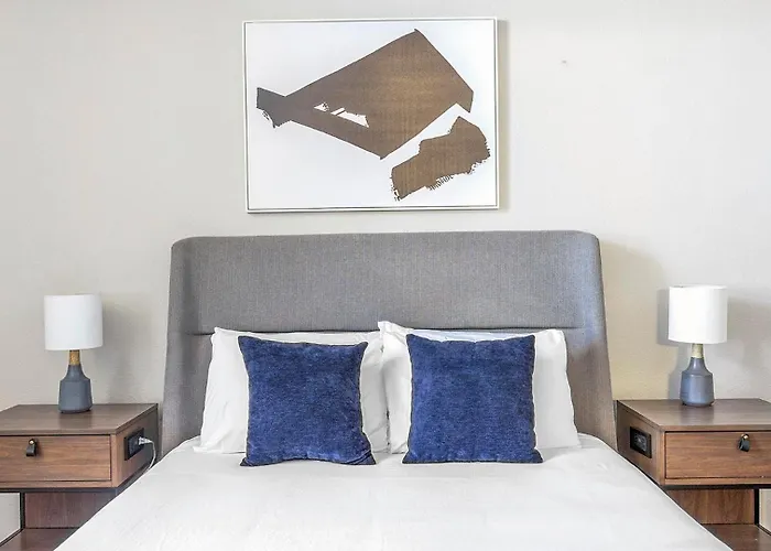 Landing Incredible 1Bd Pool Gym Apartment *