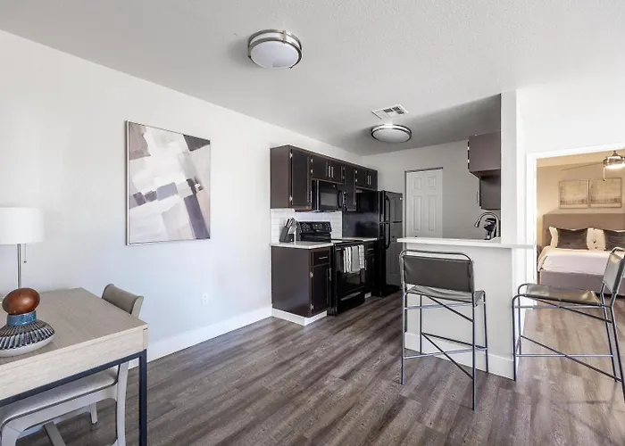 Landing Incredible 1Bd Pool Gym Phoenix