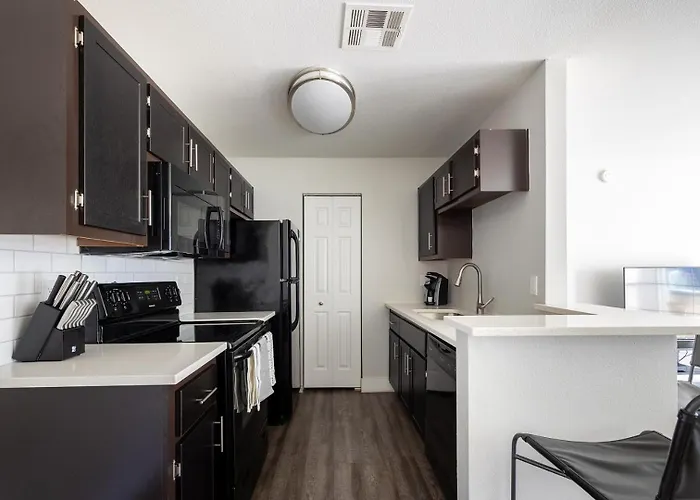 Landing Incredible 1Bd Pool Gym Phoenix