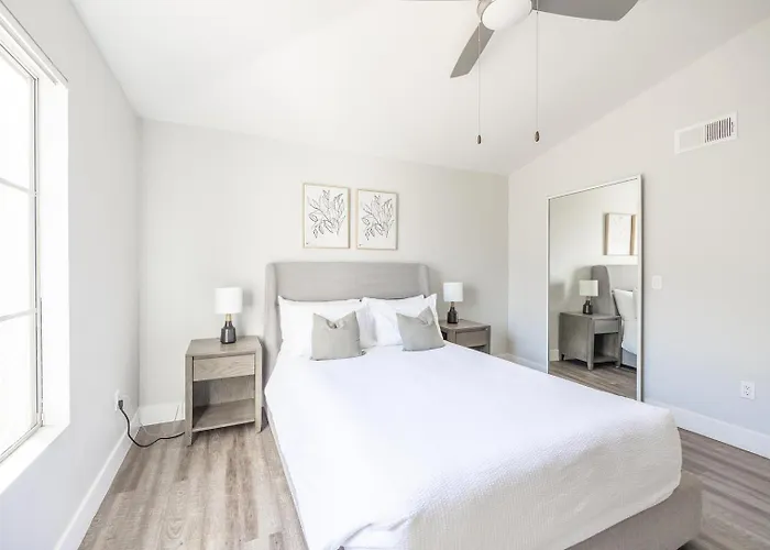 Landing Incredible 1Bd Pool Gym Phoenix
