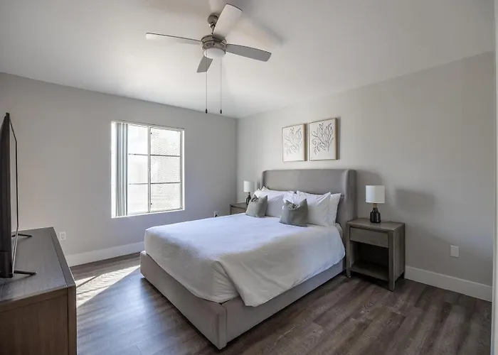 Landing Incredible 1Bd Pool Gym Phoenix