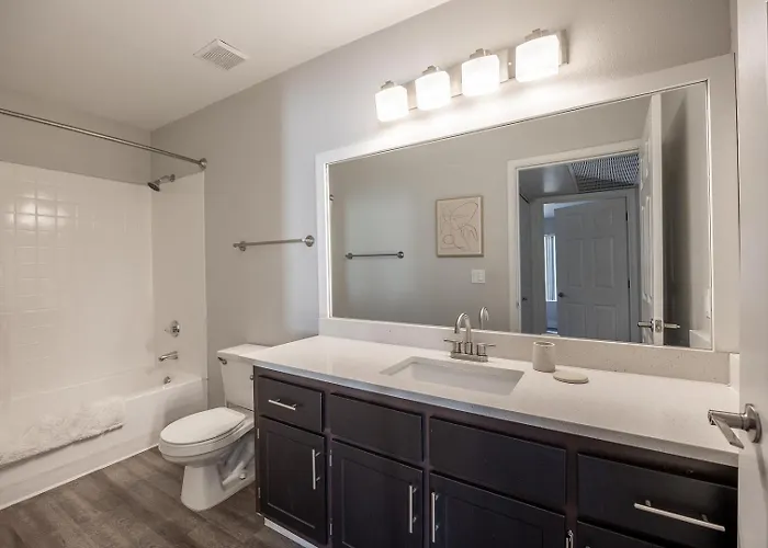 Landing Incredible 1Bd Pool Gym Apartment
