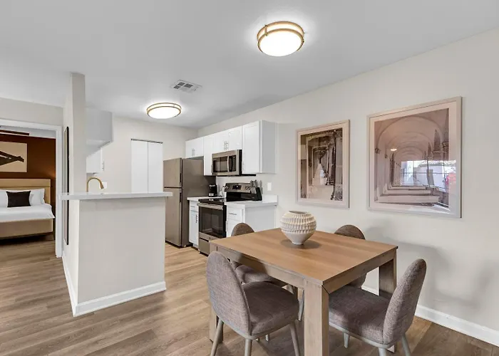 Landing Incredible 1Bd Pool Gym Apartment