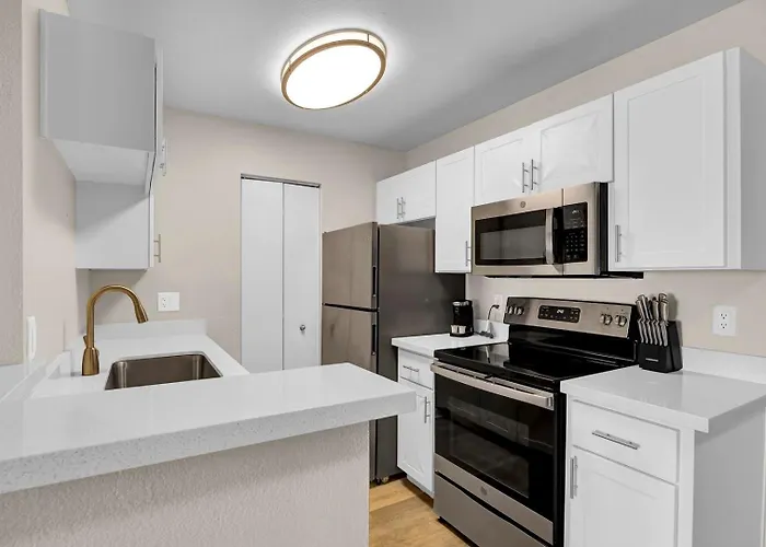 Landing Incredible 1Bd Pool Gym Phoenix