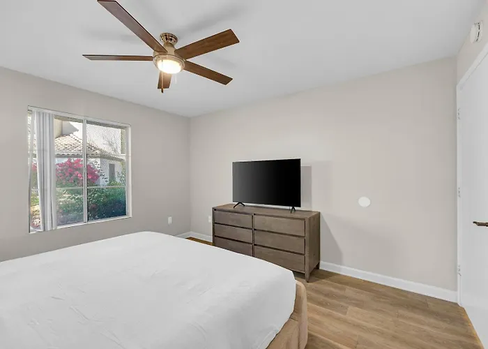 Landing Incredible 1Bd Pool Gym Apartment