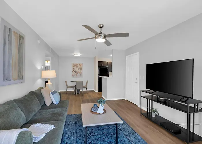 Landing Incredible 1Bd Pool Gym Phoenix