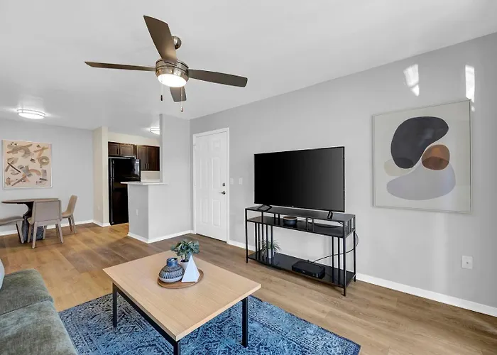 Landing Incredible 1Bd Pool Gym Apartment